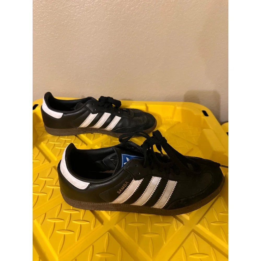 Adidas Samba OG Black White Gum Sole Leather Sneakers B75807 Mens 7.5 Women 8.5